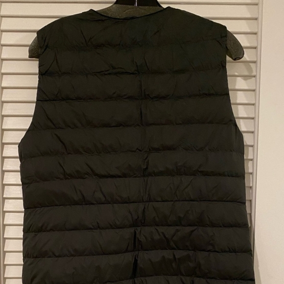 Uniqlo Round Neck Ultra Light Down Vest, XL - Picture 4 of 6